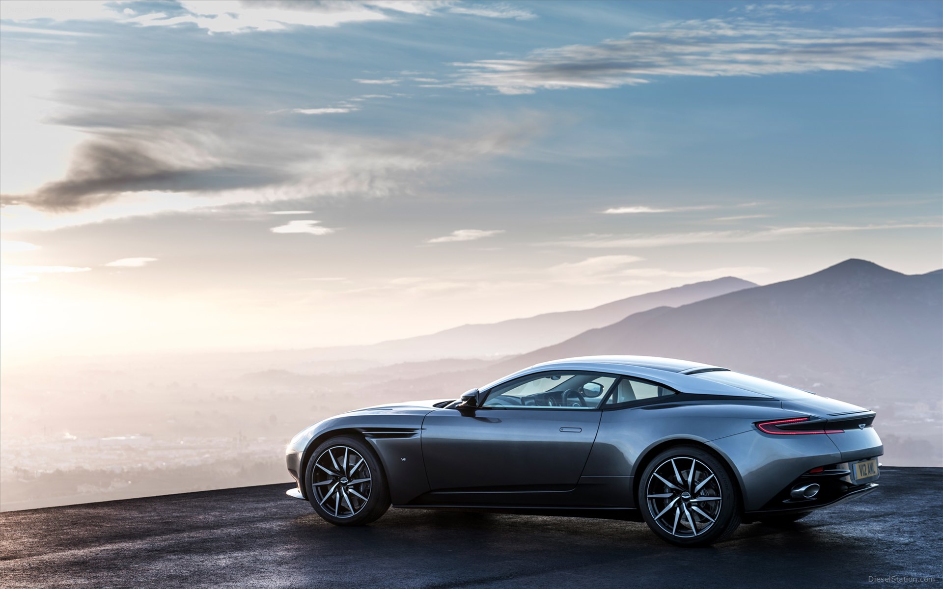 Aston Martin DB11 2017